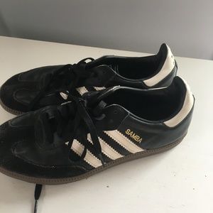 mens Adidas Samba tennis shoes